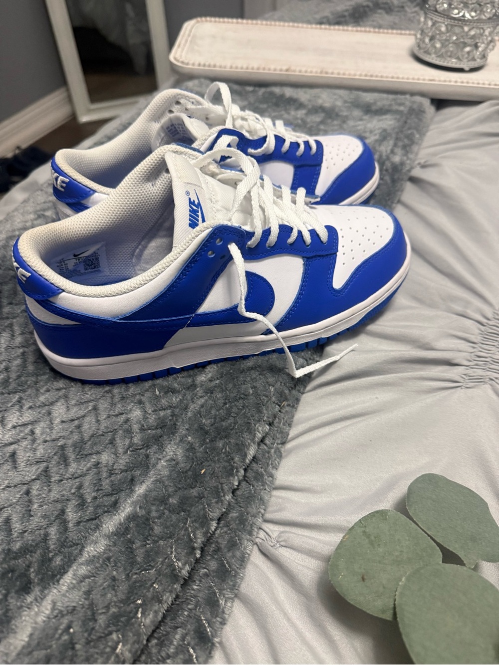 Youth/big  kids size 7y Low-Top Sneakers - White/Blue